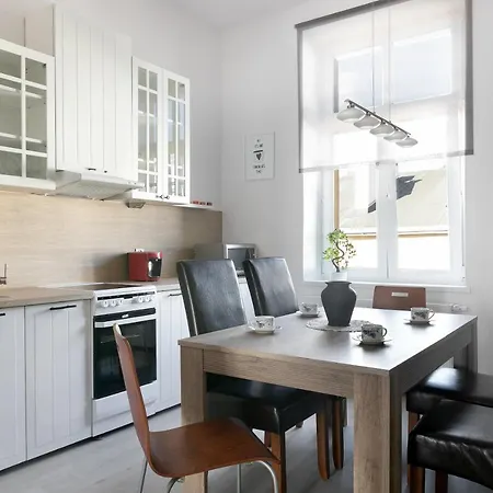 Large Next To Main Station - 85 M2 *