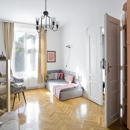 Large Next To Main Station - 85 M2 *