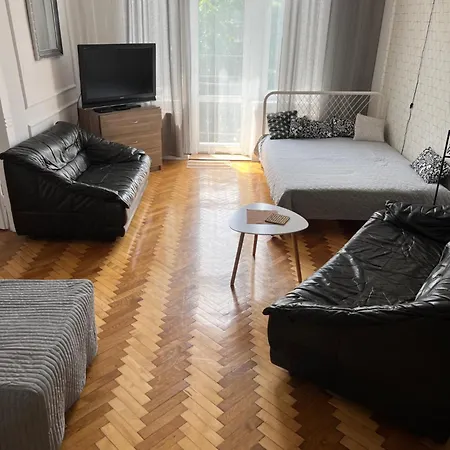 Large Next To Main Station - 85 M2 クラクフ