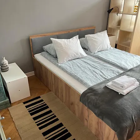 Large Next To Main Station - 85 M2 * Krakau