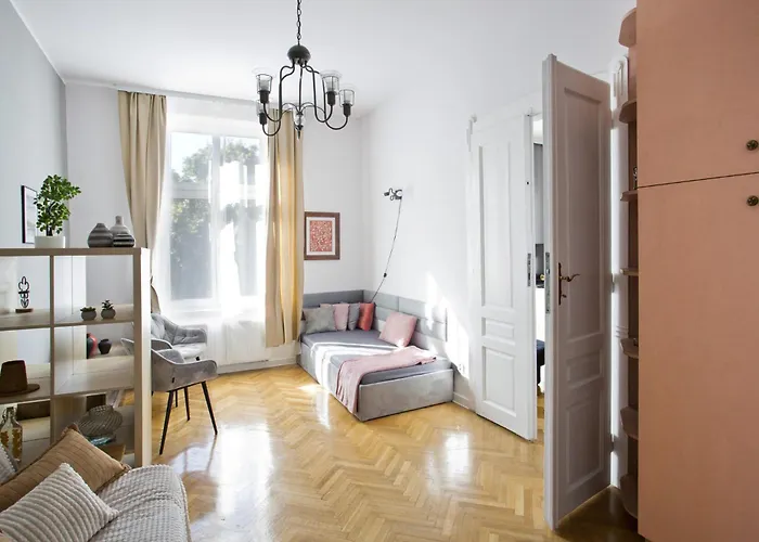 Large Next To Main Station - 85 M2 *