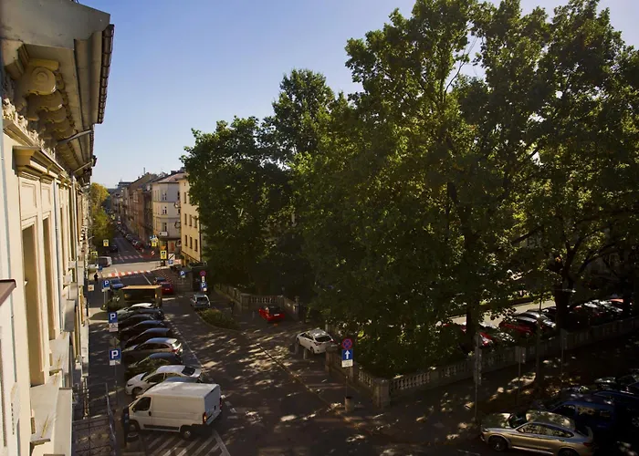 Large Next To Main Station - 85 M2 Apartment