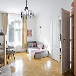 Large Next To Main Station - 85 M2 *
