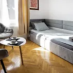 Large Next To Main Station - 85 M2 *