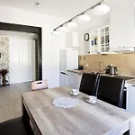 Large Next To Main Station - 85 M2 * Krakau