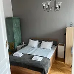 Large Next To Main Station - 85 M2 *