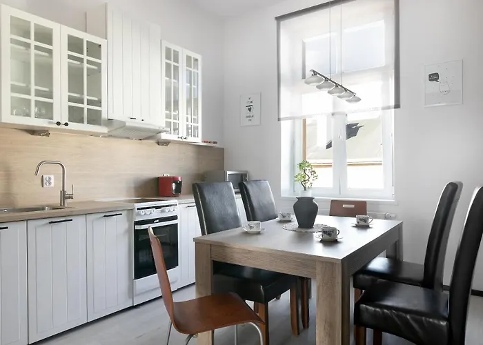 Large Next To Main Station - 85 M2 *