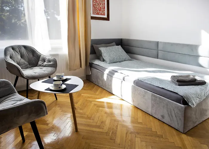 Large Next To Main Station - 85 M2 *