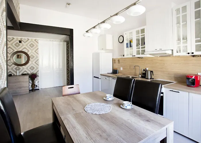 Large Next To Main Station - 85 M2 * 크라쿠프