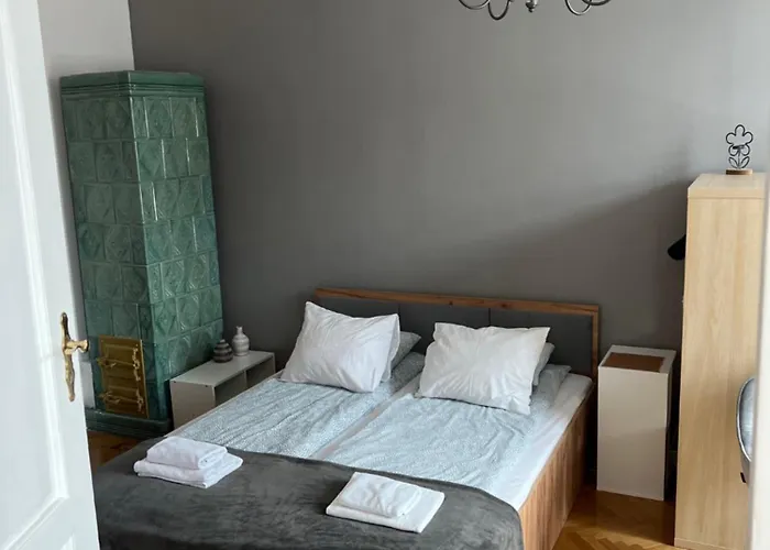 Large Next To Main Station - 85 M2 *