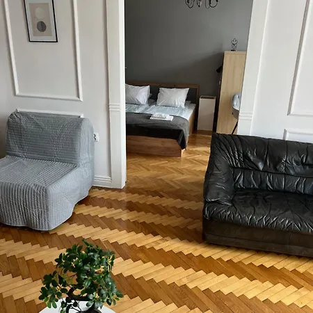 Large Next To Main Station - 85 M2 كراكوفيا