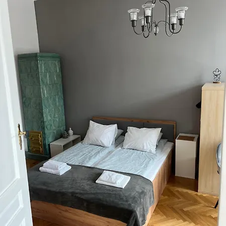 Large Next To Main Station - 85 M2 *